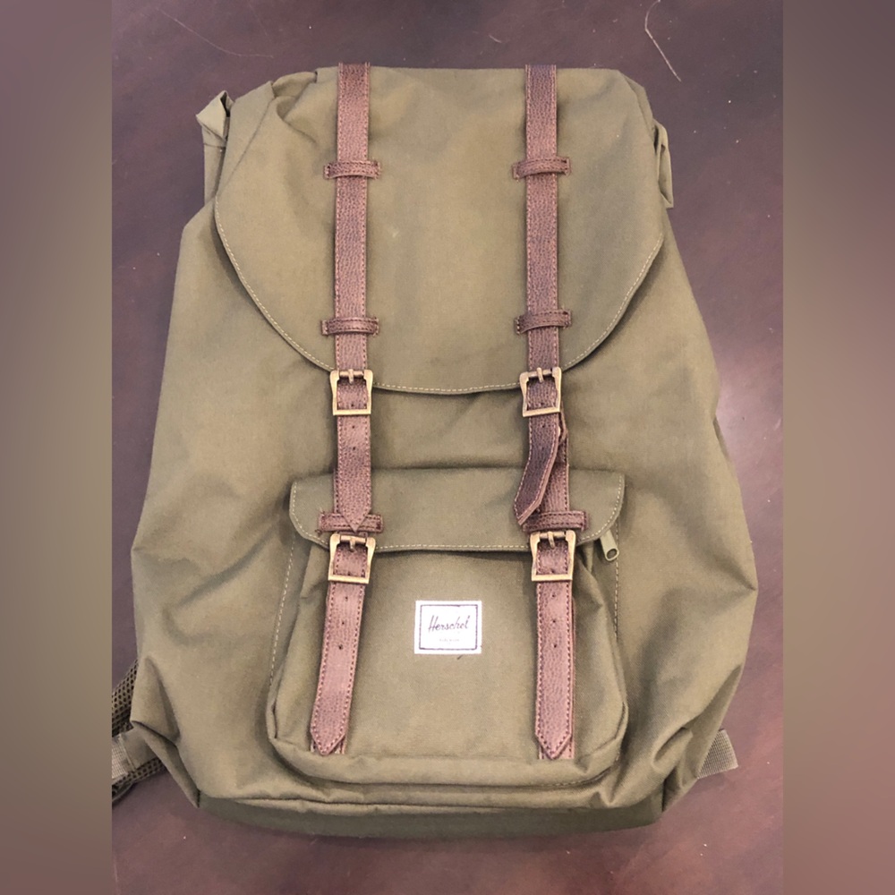 Herschel Supply Co Retreat Black Backpack Padded Laptop Bag Olive Green NWOT